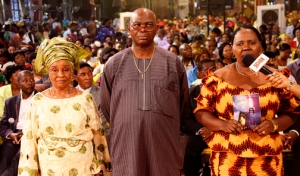  Nwalunor family glorifying God for their healing